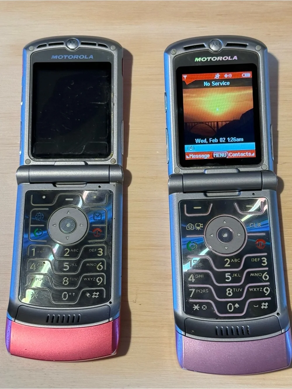 2-Motorola RAZR V3/M Pink/Hot-Pink Flip Cell Phones Turns On UNTESTED-No Charg!